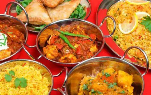 ශ්‍රී ලාංකික ආහාර: උත්සාහ කළ යුතු කෑම සහ ප්‍රායෝගික උපදෙස්