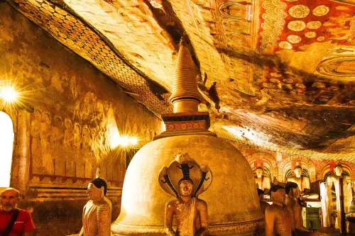 Rangiri Dambulla Cave Temple