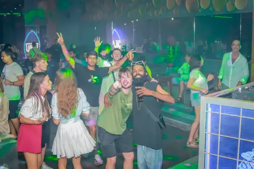 The Vibe: Partys am Mittwoch und Freitag — Hikkaduwa