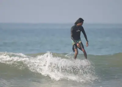 Privates Surfcoaching mit Yase in Weligama