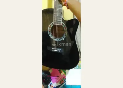 Gebrauchte Semiakustikgitarre in Gampola